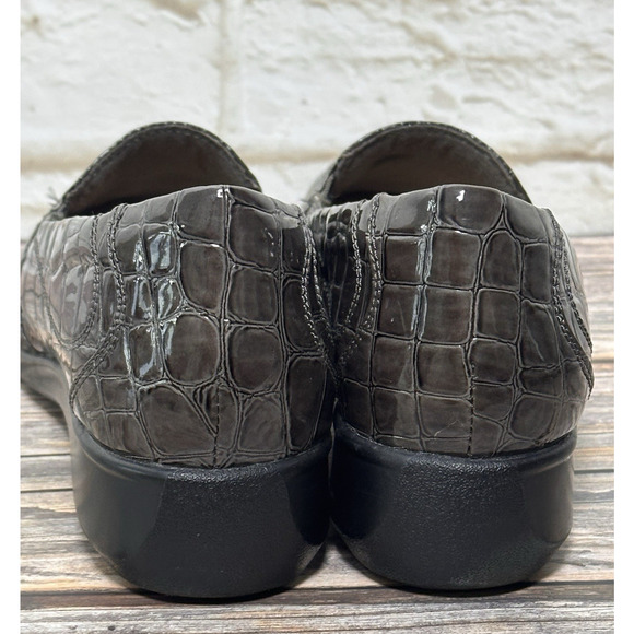 Clarks Brown Faux Croc Patent Leather Slip on Loafers Shoes Womens 7M - Picture 8 of 16